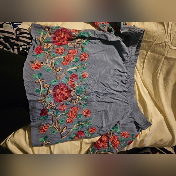 Embroidery off shoulder blouse - Picture 5 of 5